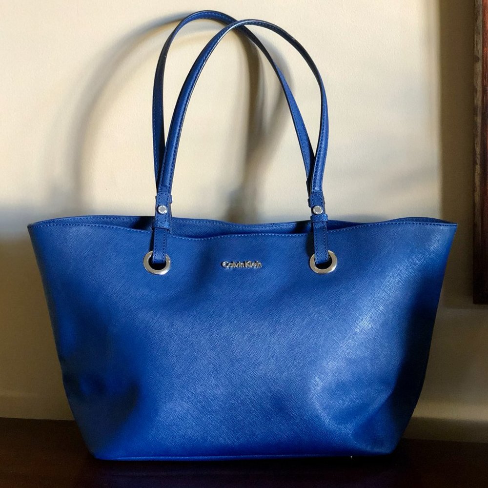 Calvin Klein Blue Purse in Great Condition, Pockets & Magnetic Close